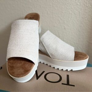 NWT 7.5W Women’s TOMs Diana slide sandals